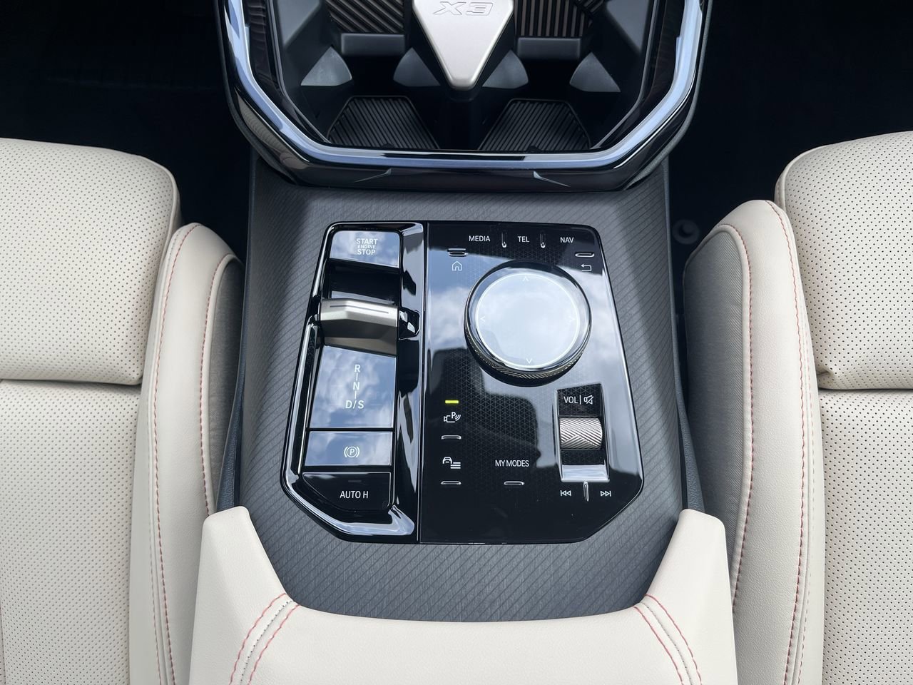 2025 BMW X3 30 - Photo 28