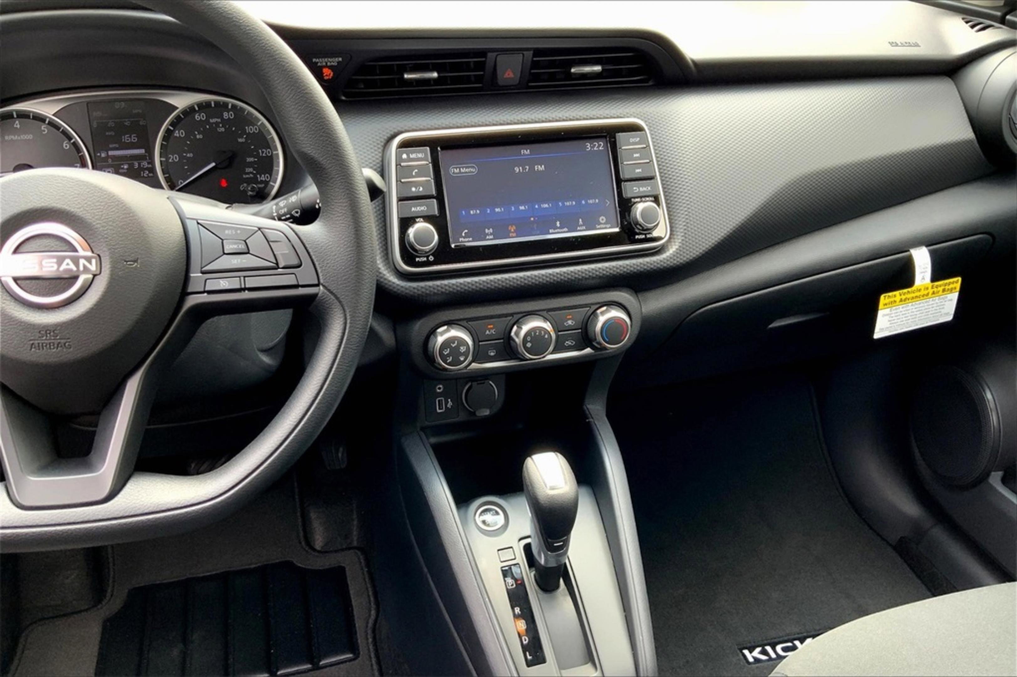 2025 Nissan KICKS PLAY Base - Photo 7