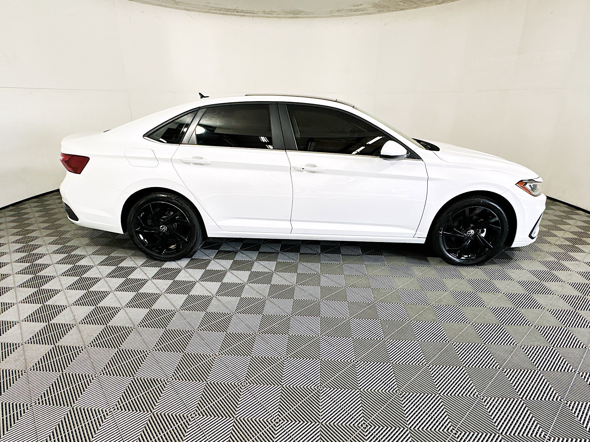 2025 Volkswagen Jetta thumbnail 4