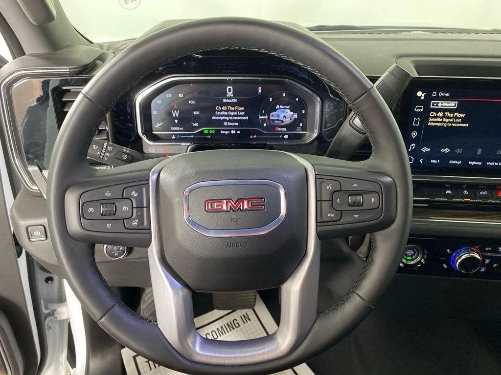 Used 2024 Summit White GMC Elevation image 19