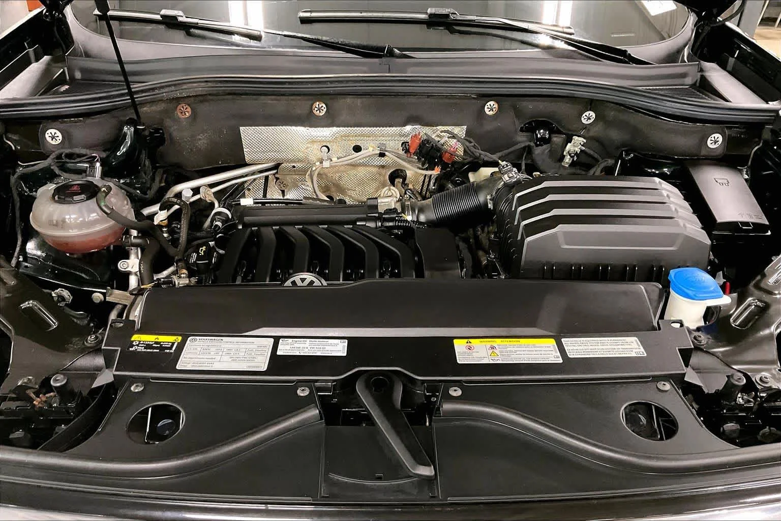 Used 2021 Racing Green Metallic Volkswagen 3.6L V6 SEL image 32