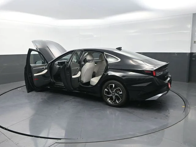 Used 2024 Black Hyundai SEL image 43