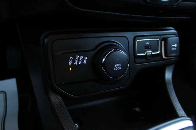 Used 2021 White Jeep Latitude image 14
