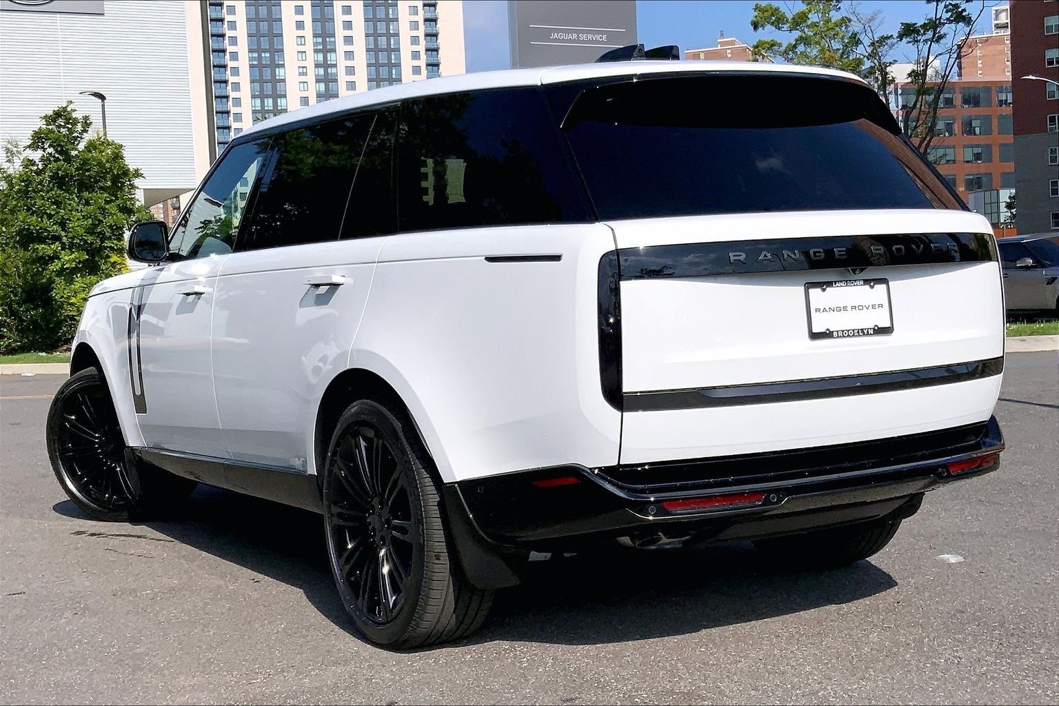 New 2026 Fuji White Land Rover SE LWB 7-Seats / V8 image 12