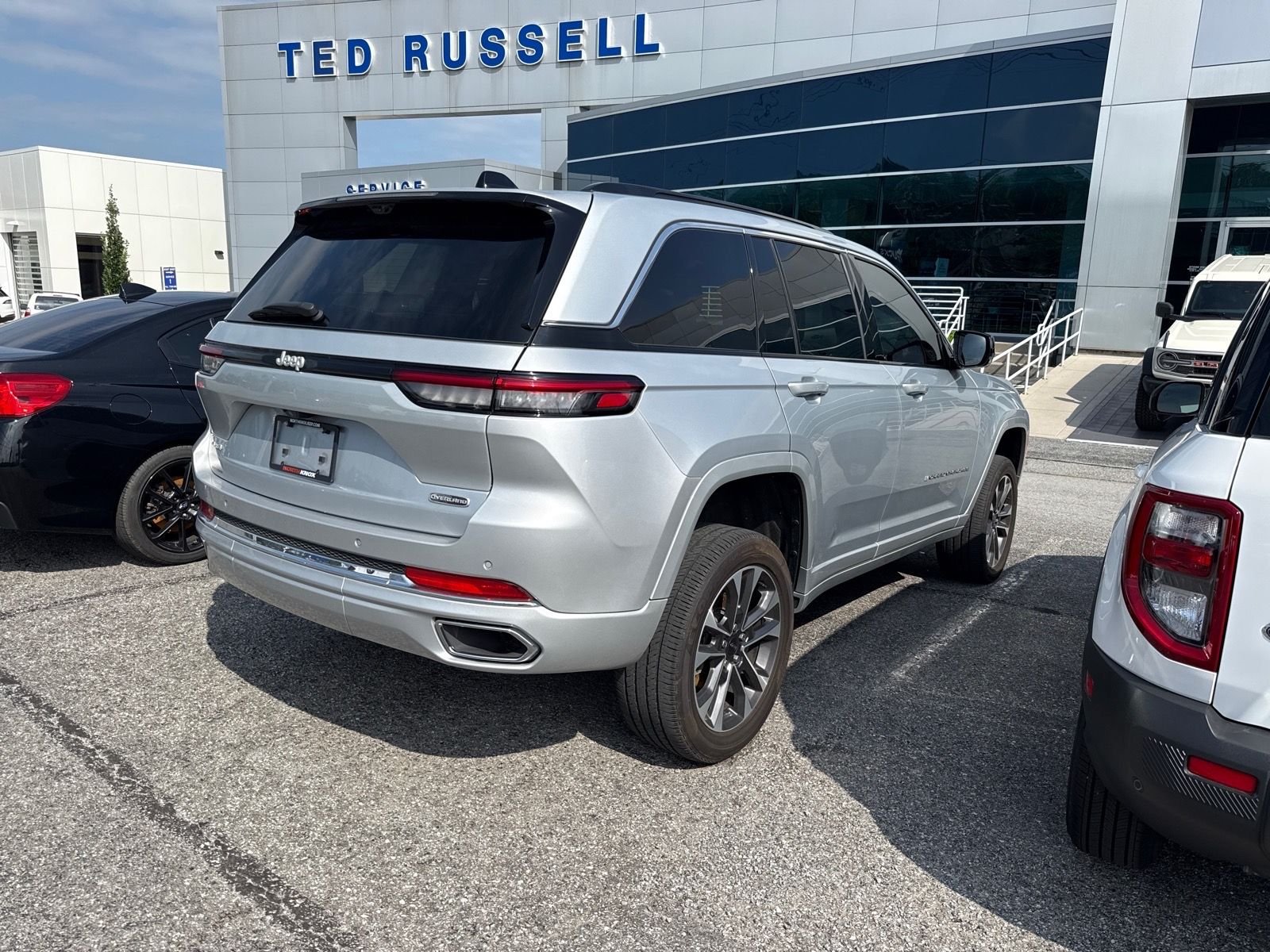 Used 2024 Silver Jeep Overland image 5