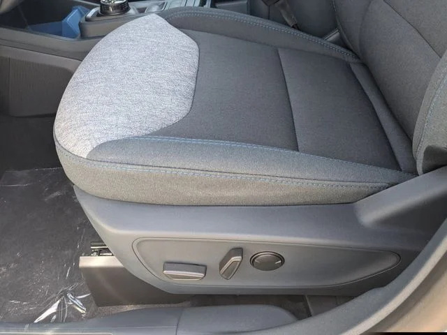 New 2026 Space White Metallic Ford XLT image 18