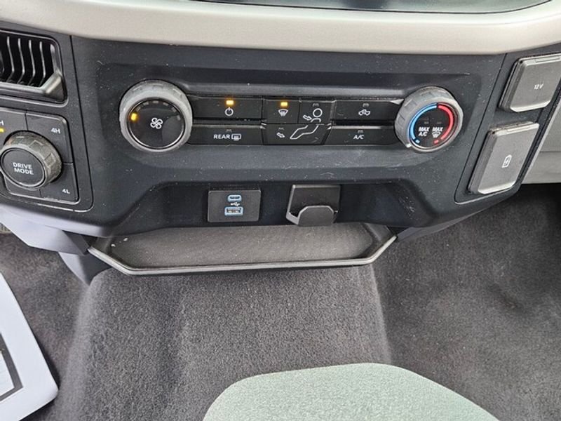 Used 2023 Oxford White Ford XLT image 14