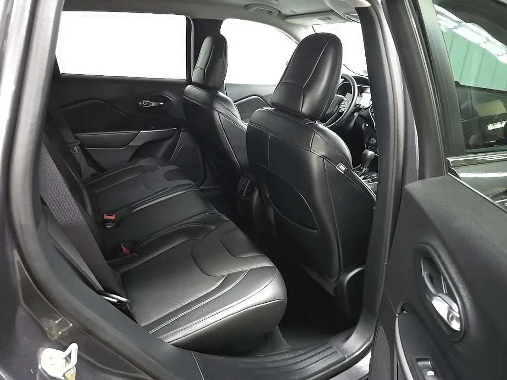 Used 2020 Gray Jeep Limited image 17