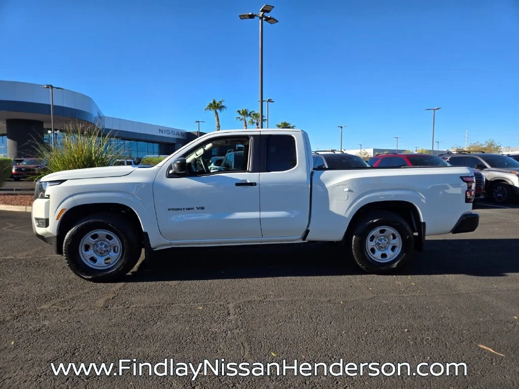 New 2027 Glacier White Nissan King Cab® S image 3