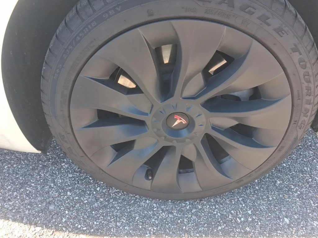 Used 2023  Tesla Base image 12