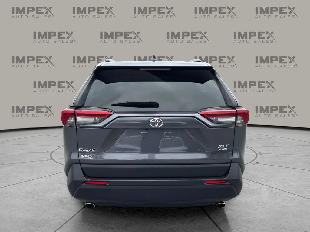 Used 2019 Gray Toyota XLE image 4
