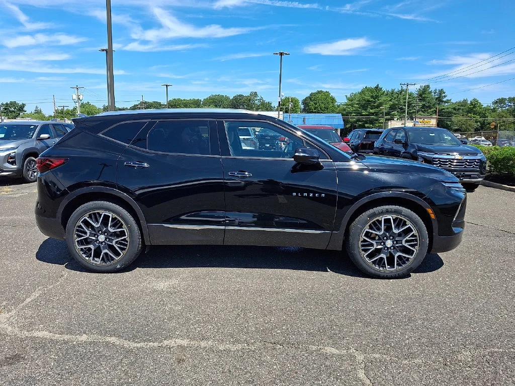 Used 2025 Black Chevrolet Premier image 13