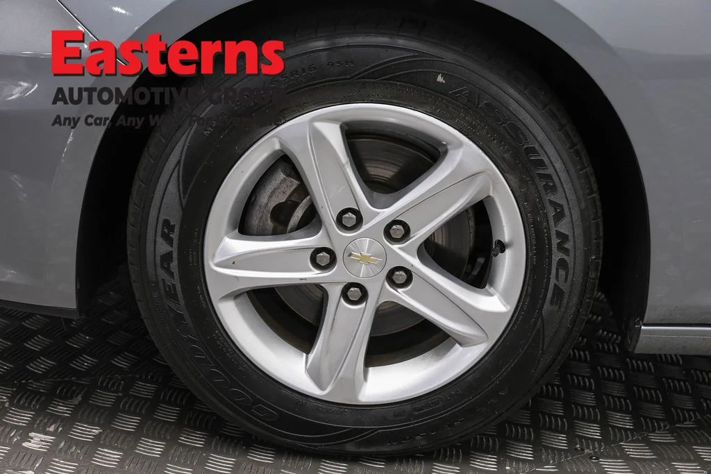 Used 2024 Gray Chevrolet LS image 31