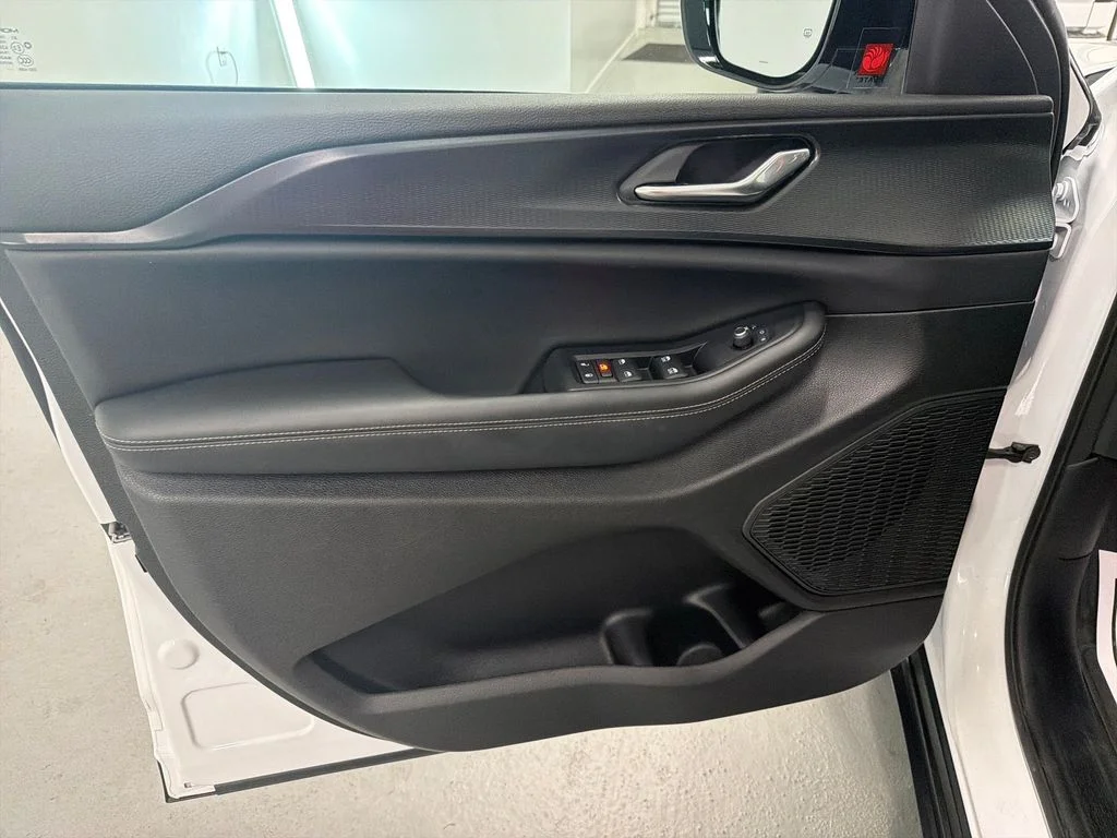 Used 2024 White Jeep Altitude X image 9