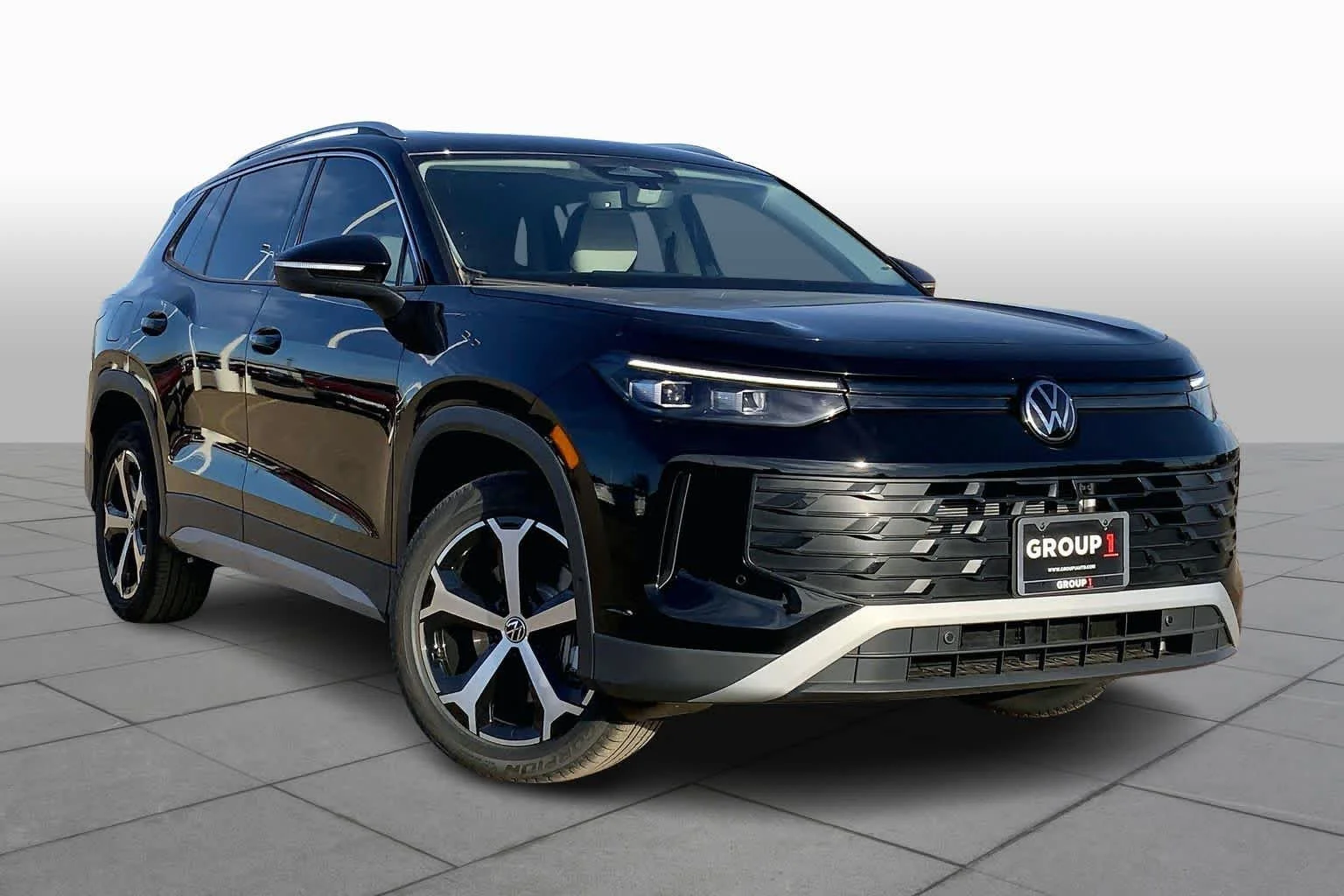 New 2026 Deep Black Pearl Volkswagen SE image 2