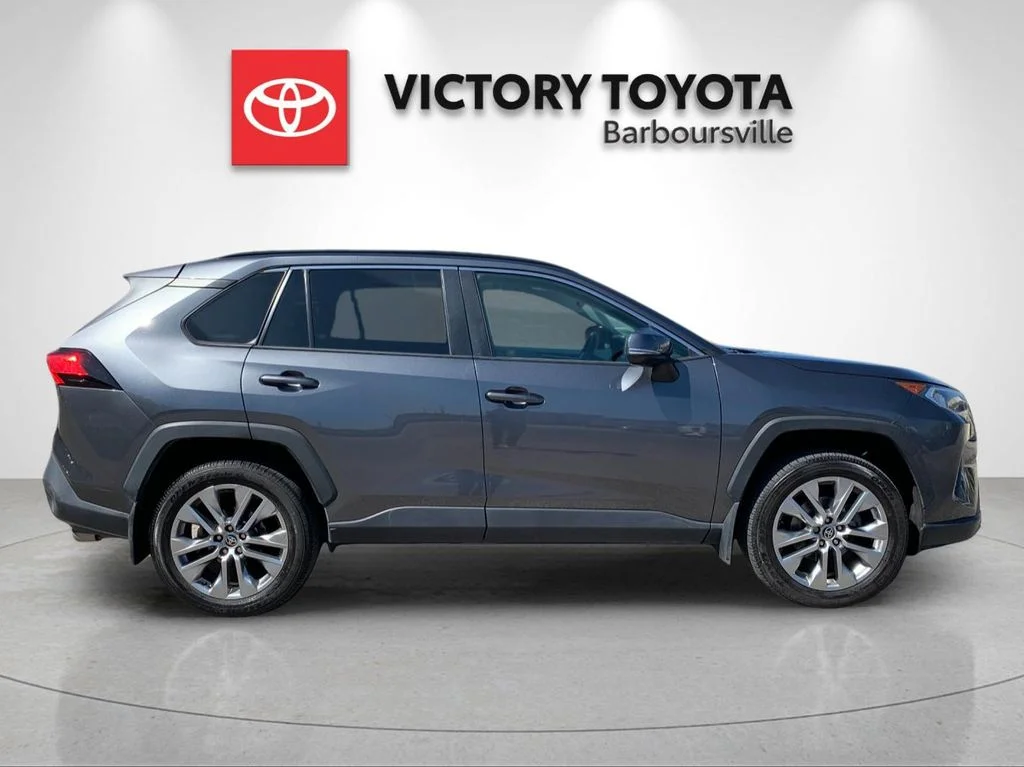 Used 2021 Gray Toyota XLE Premium image 6