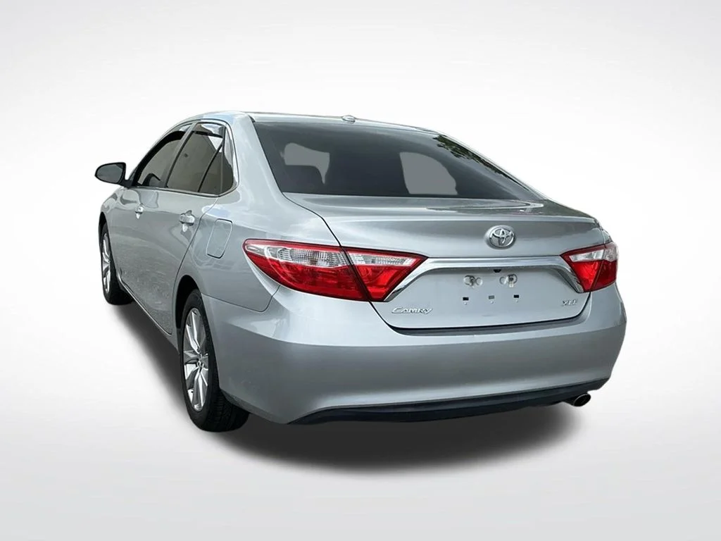 Used 2017 Silver Toyota XLE image 8