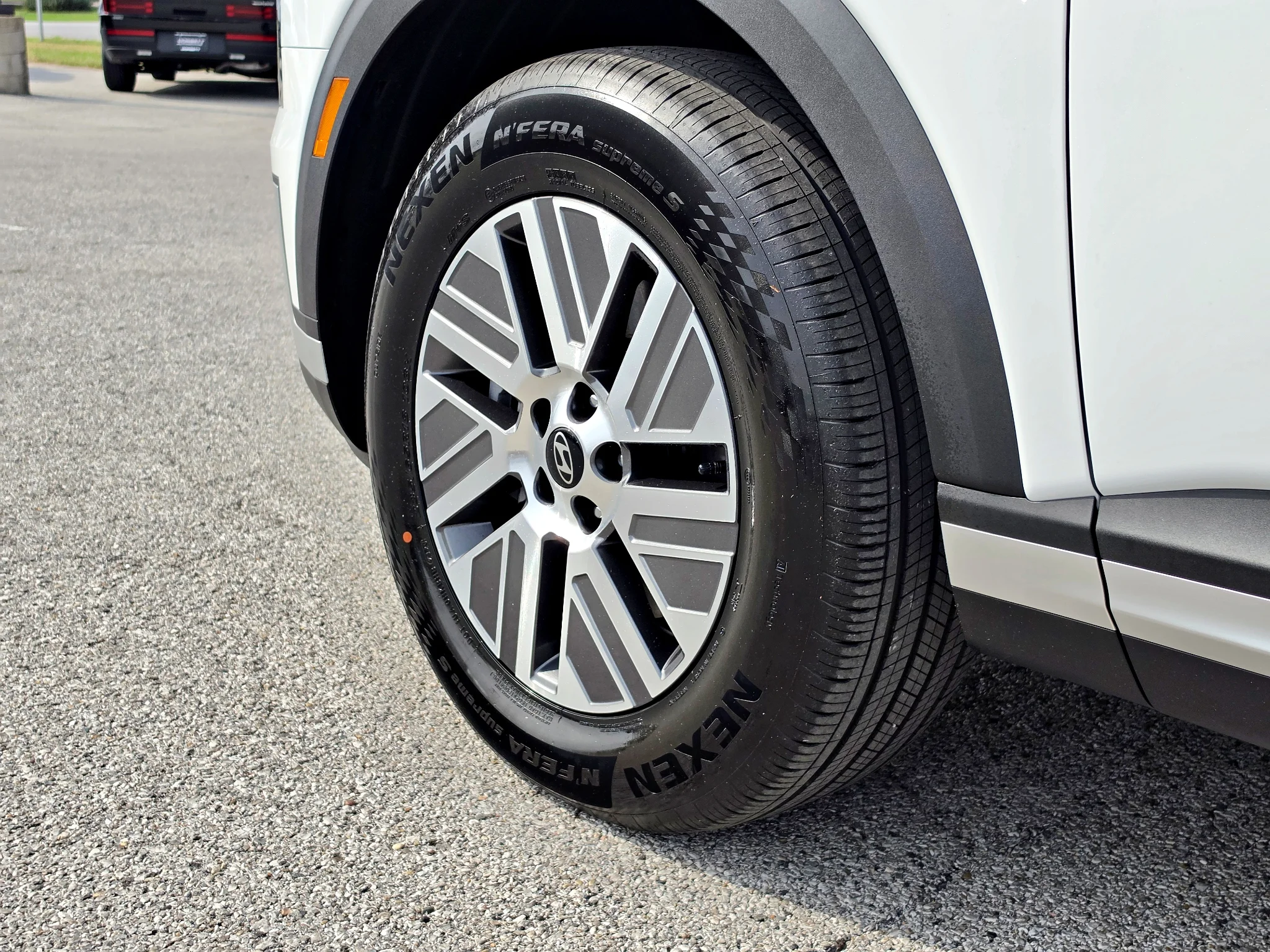 New 2027 Creamy White Pearl Hyundai SEL 7P image 25