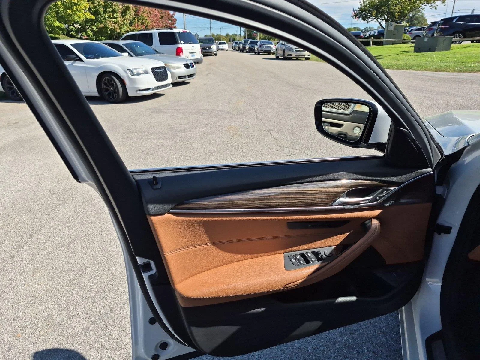 Used 2019 Mineral White Metallic BMW 530i xDrive image 14