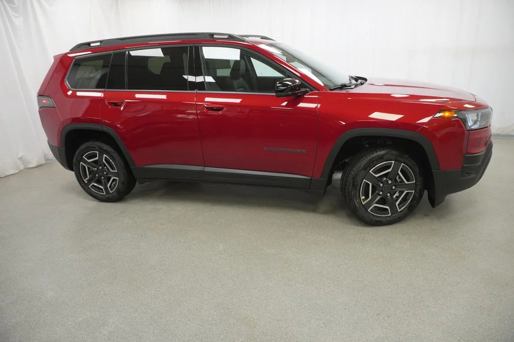 New 2026 Red Hot Pearl-Coat Exterior Paint Jeep Limited image 9