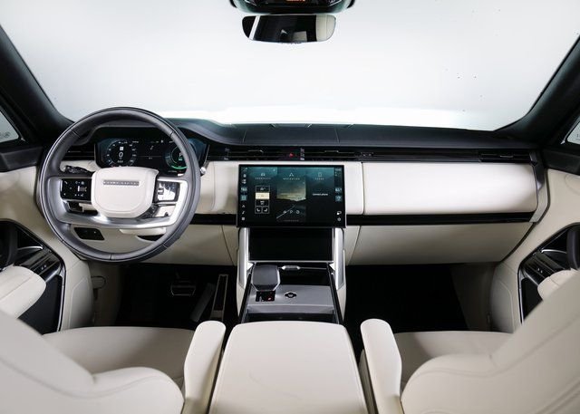 New 2026 Fuji White Land Rover SE image 4