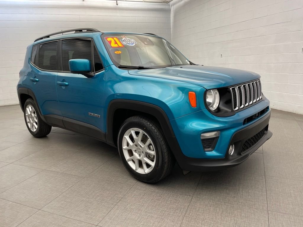 Certified Used 2021 Bikini Metallic Clearcoat Jeep Latitude image 4