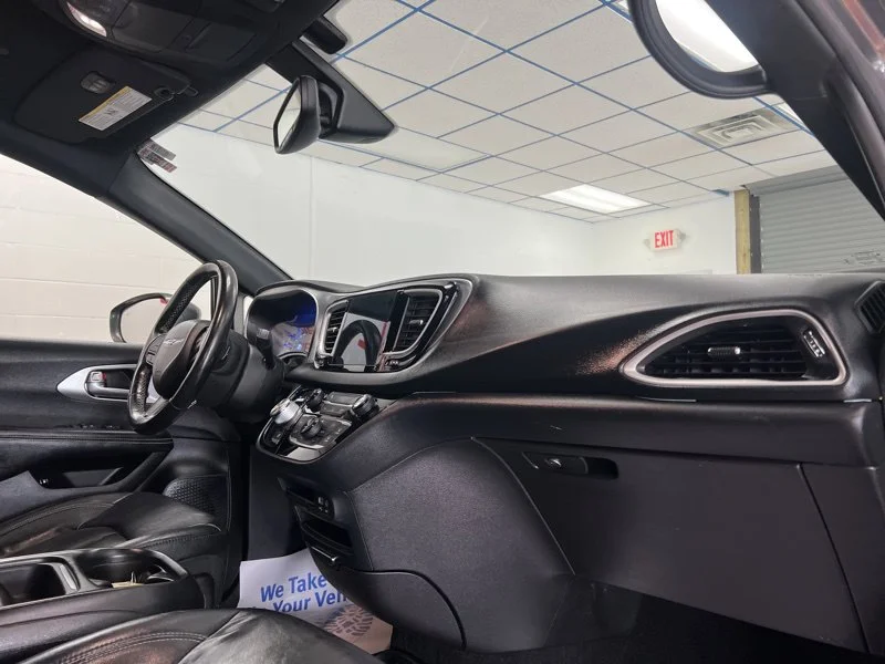 Used 2020 Gray Chrysler Touring L image 12
