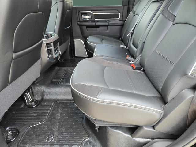 New 2026 Diamond Black Crystal Pearl-Coat Exterior Paint RAM Tradesman image 20