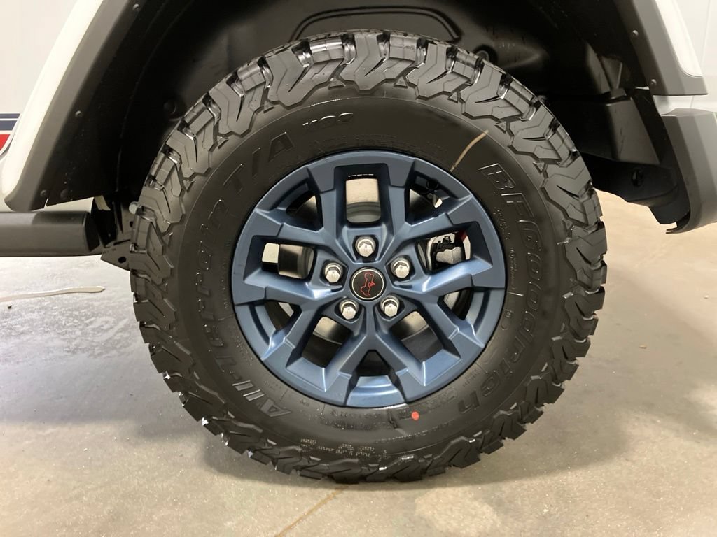New 2026 Bright White Clearcoat Jeep  image 32