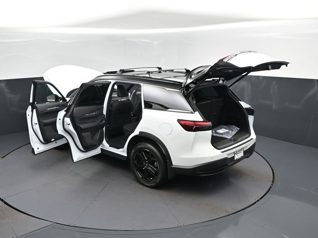 New 2027 2T RAD WHT INFINITI Sport AWD image 49