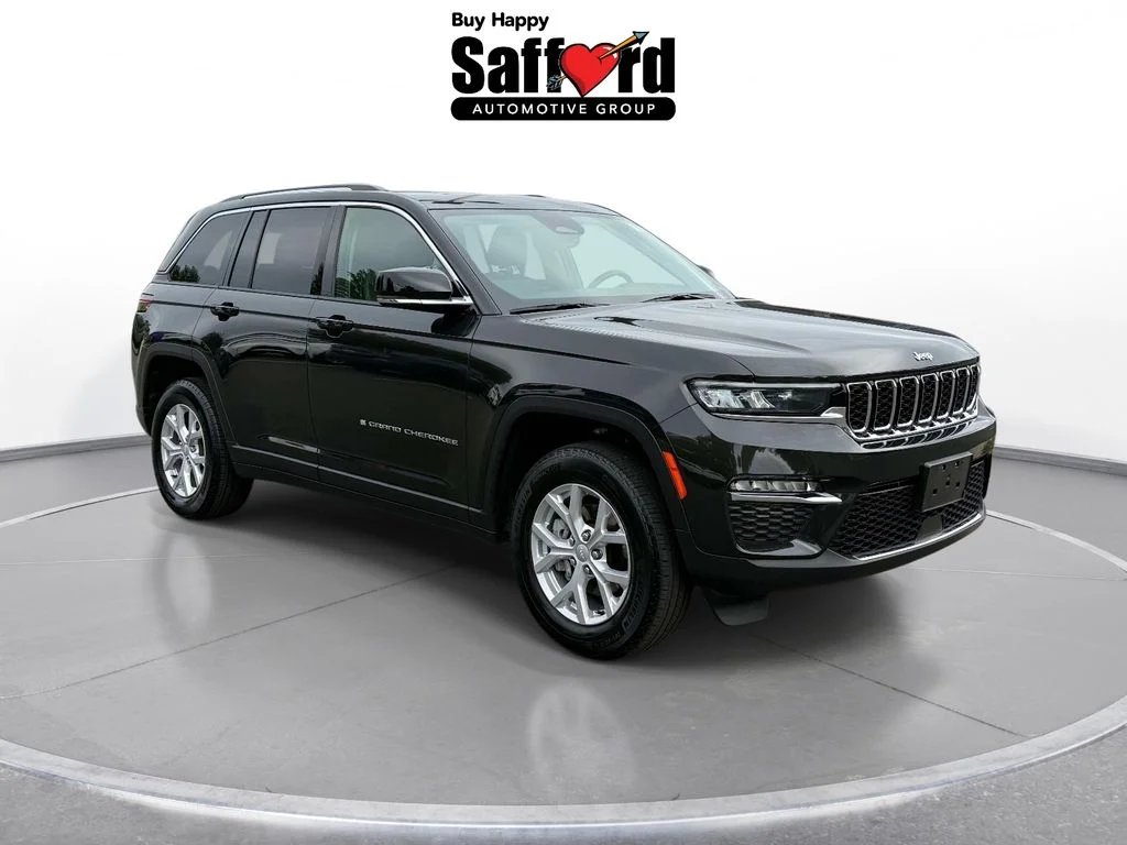 Used 2024  Jeep Limited image 10