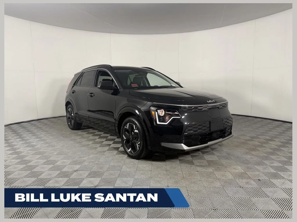 Used 2025 Black Kia Wind image 1
