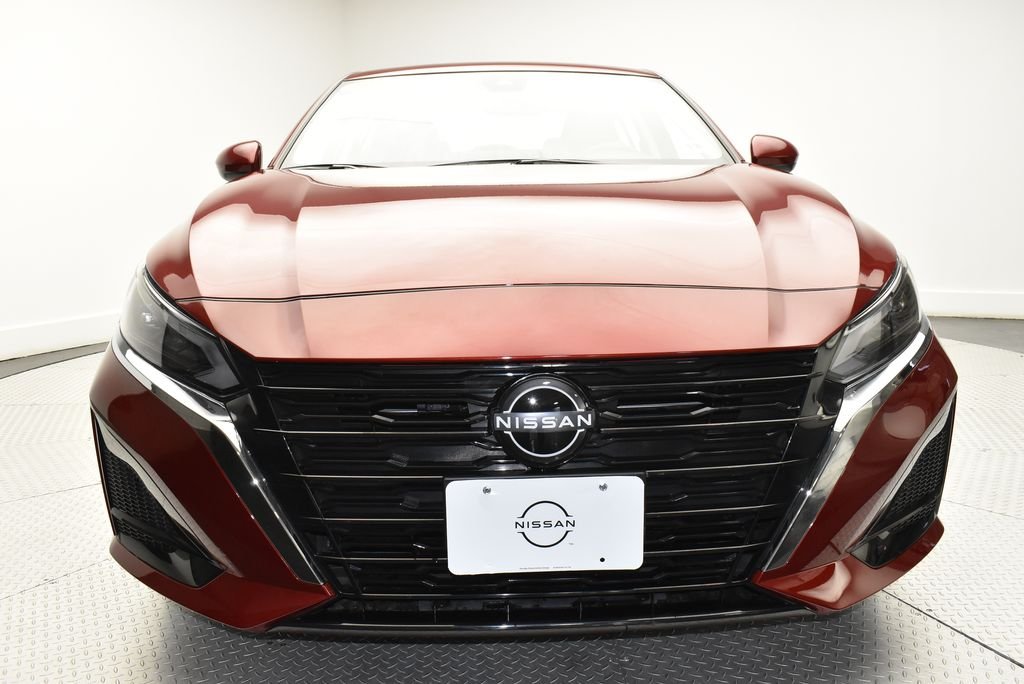 Used 2024 Red Nissan 2.5 SV image 2