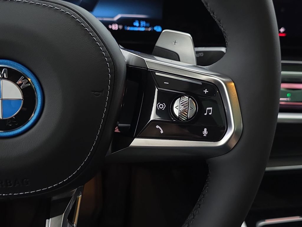 2026 BMW 7 Series 750e - Photo 18