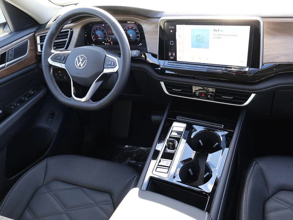 New 2026 White Volkswagen 2.0T SE w/Technology image 17