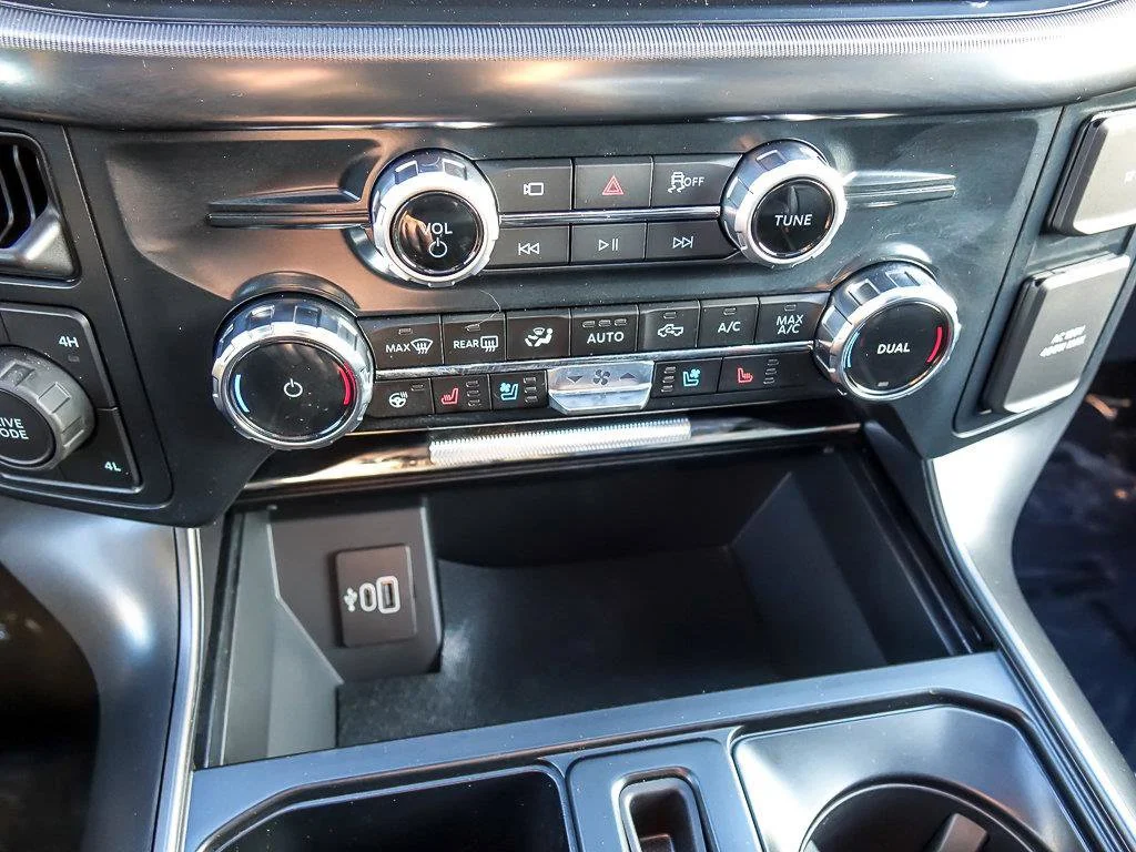 Used 2026 Agate Black Metallic Ford LARIAT image 24
