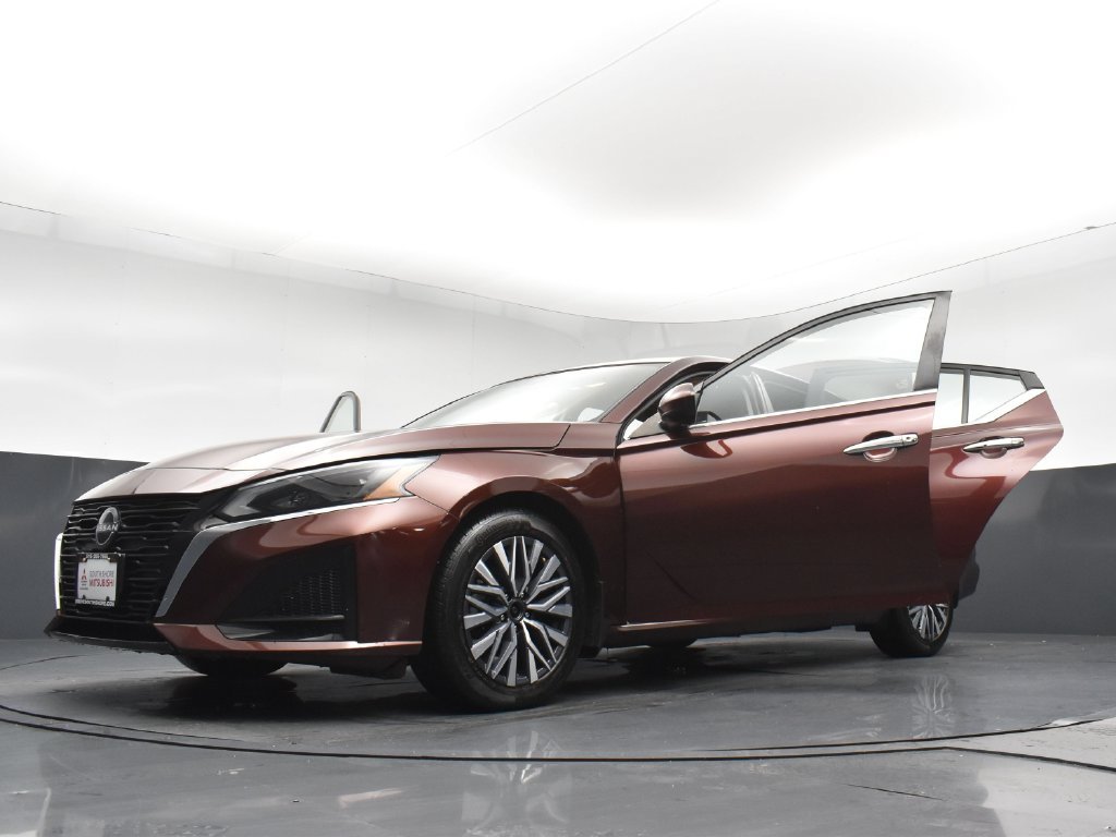 Used 2023 Red Nissan 2.5 SV image 31