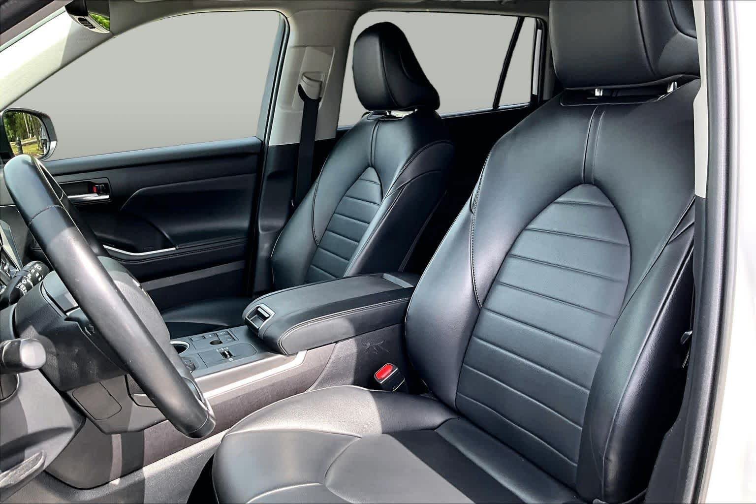 Used 2023 Wind Chill Pearl Toyota XLE image 8