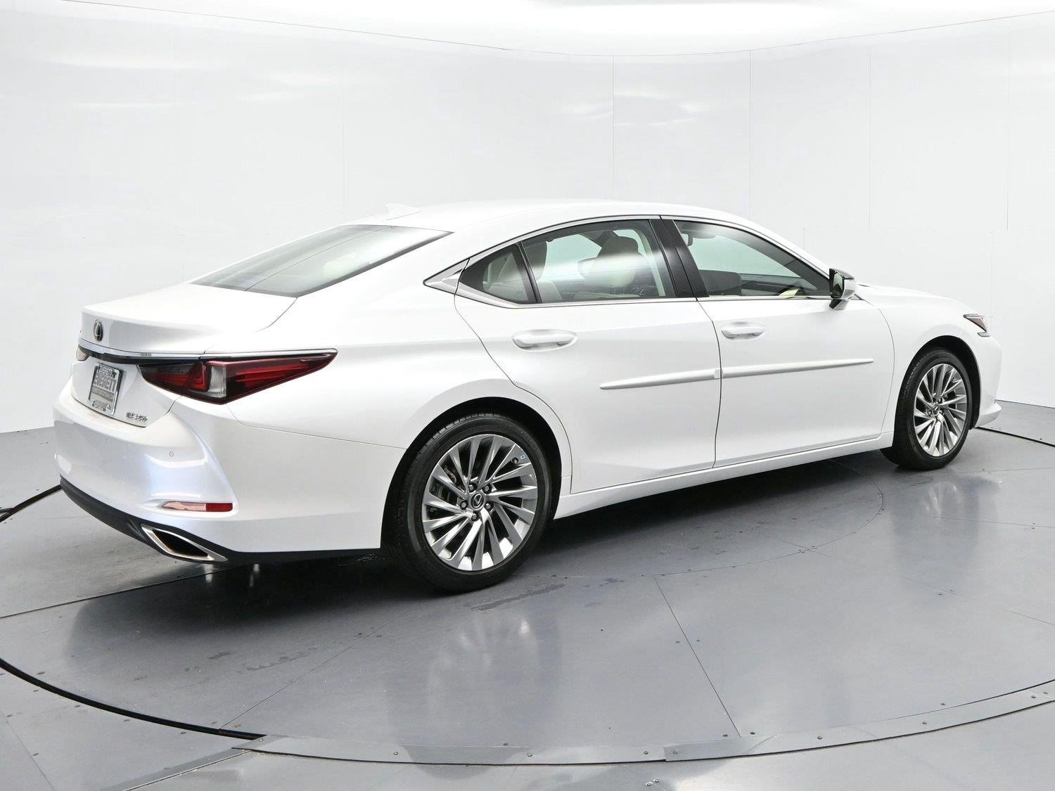 Used 2022 Eminent White Pearl Lexus ES 350 Ultra Luxury image 7