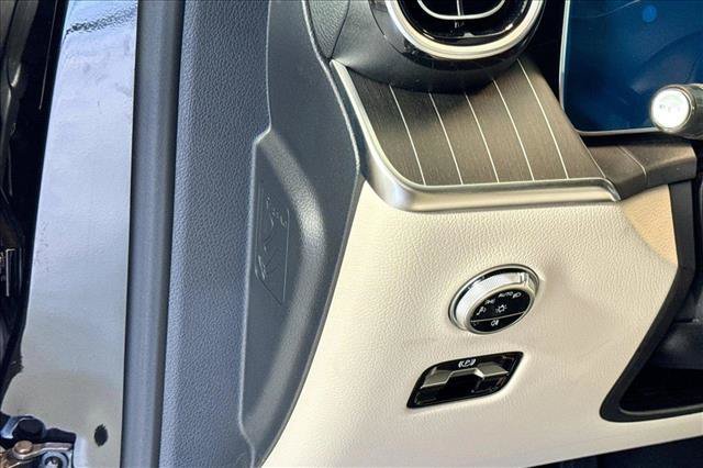 New 2026 Black Mercedes-Benz GLC 300 image 40