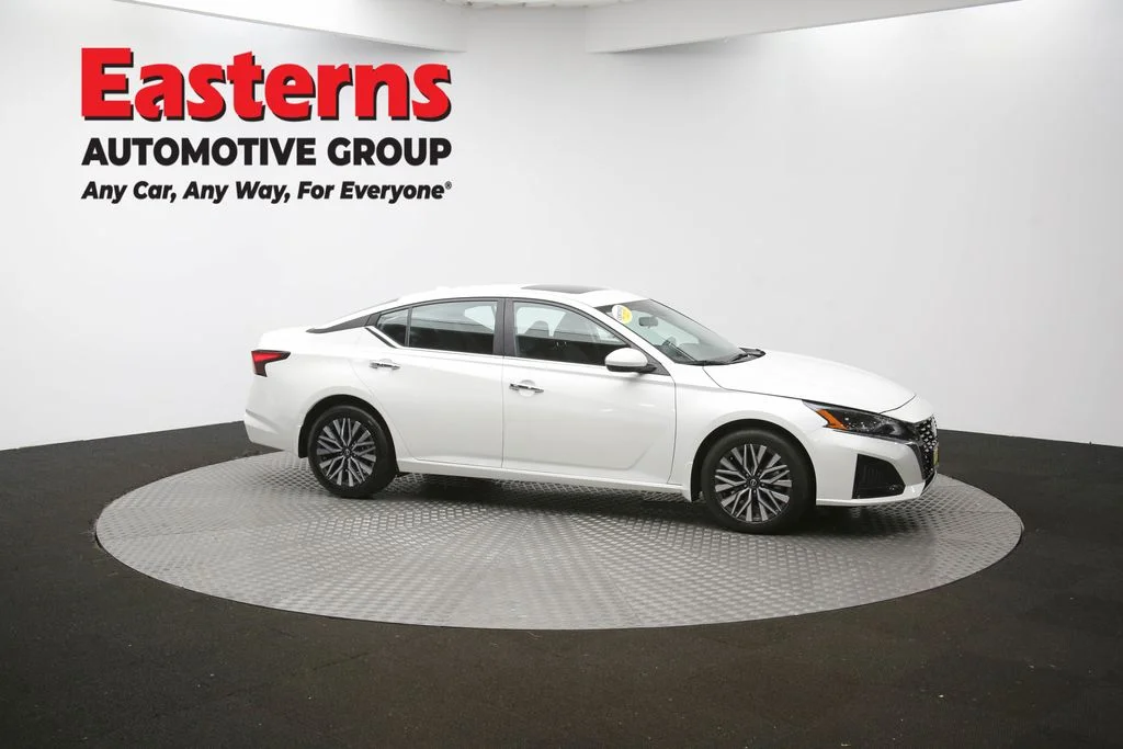 Used 2024 White Nissan 2.5 SV image 47
