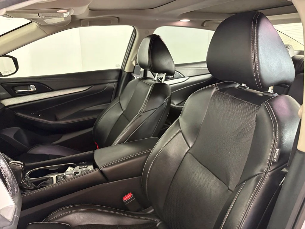Used 2018 Silver Nissan 3.5 SL image 16