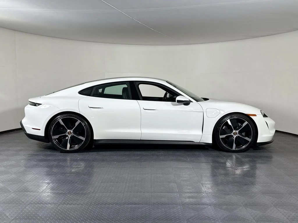 Used 2022 White Porsche  image 8