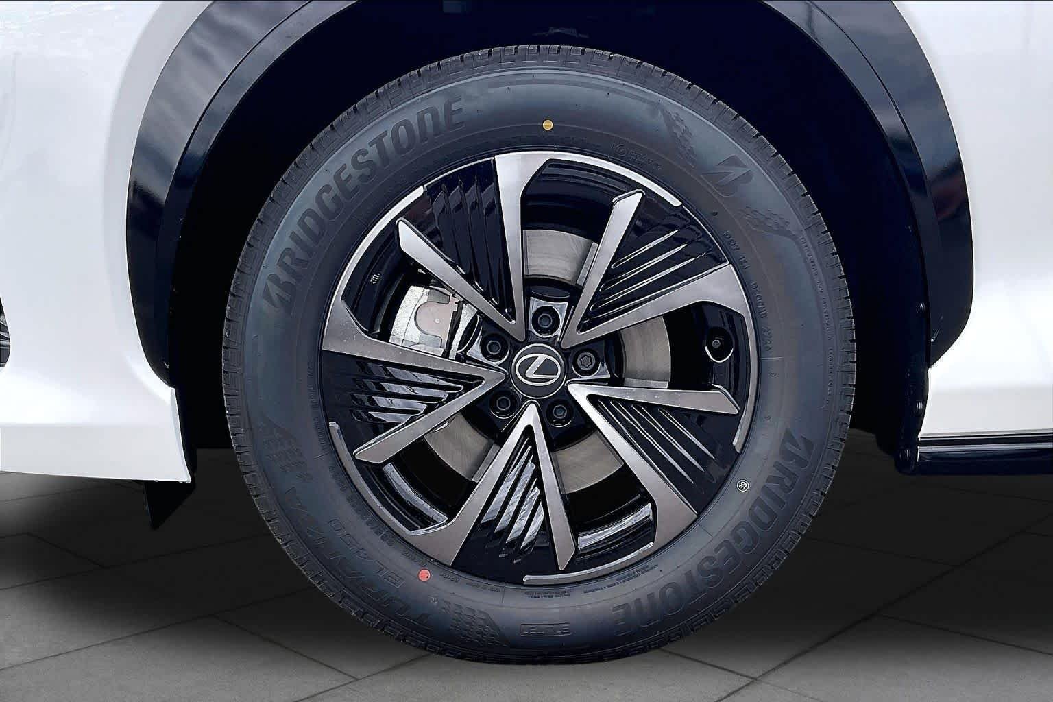 New 2026 Oxygen White Lexus Premium image 11