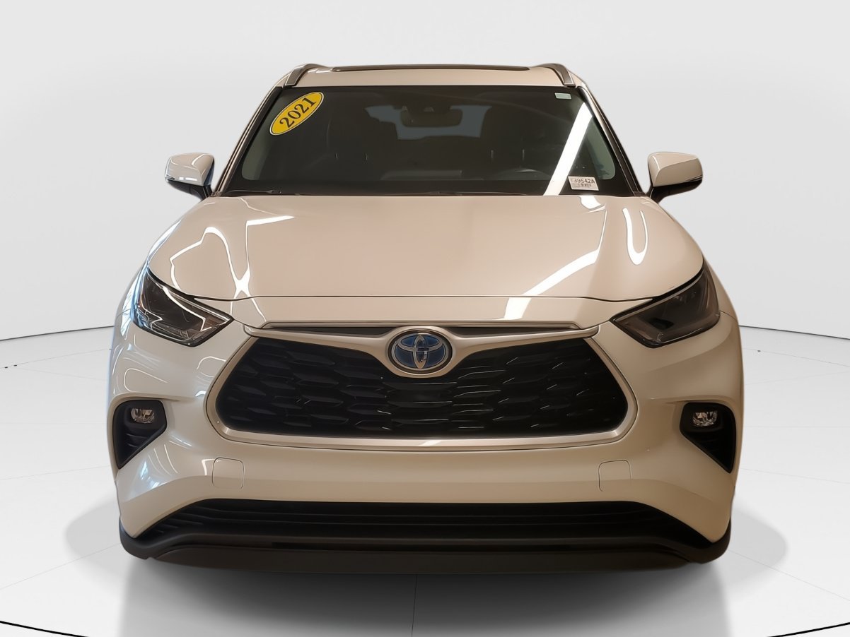 Used 2021 Blizzard Pearl Toyota Hybrid XLE image 2