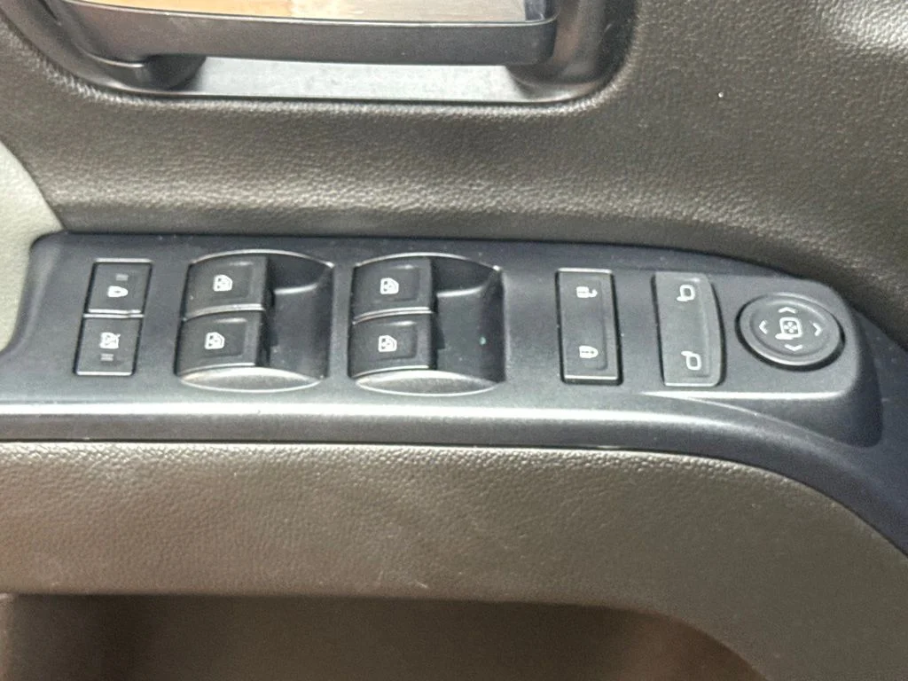 Used 2017 Summit White GMC Base image 20