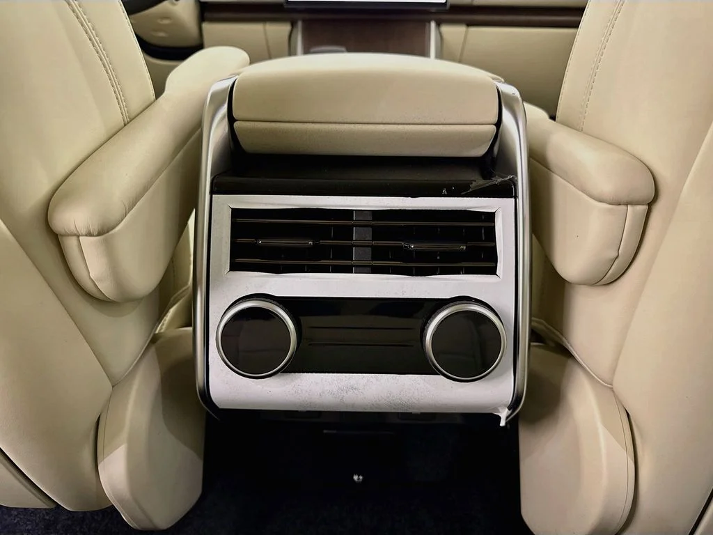 New 2027 Fuji White Land Rover SE image 27