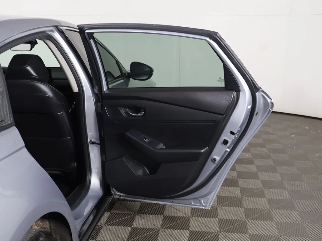 Used 2025 Silver Honda EX-L image 22