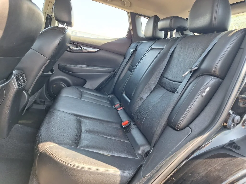 Used 2022 Black Nissan SL image 22