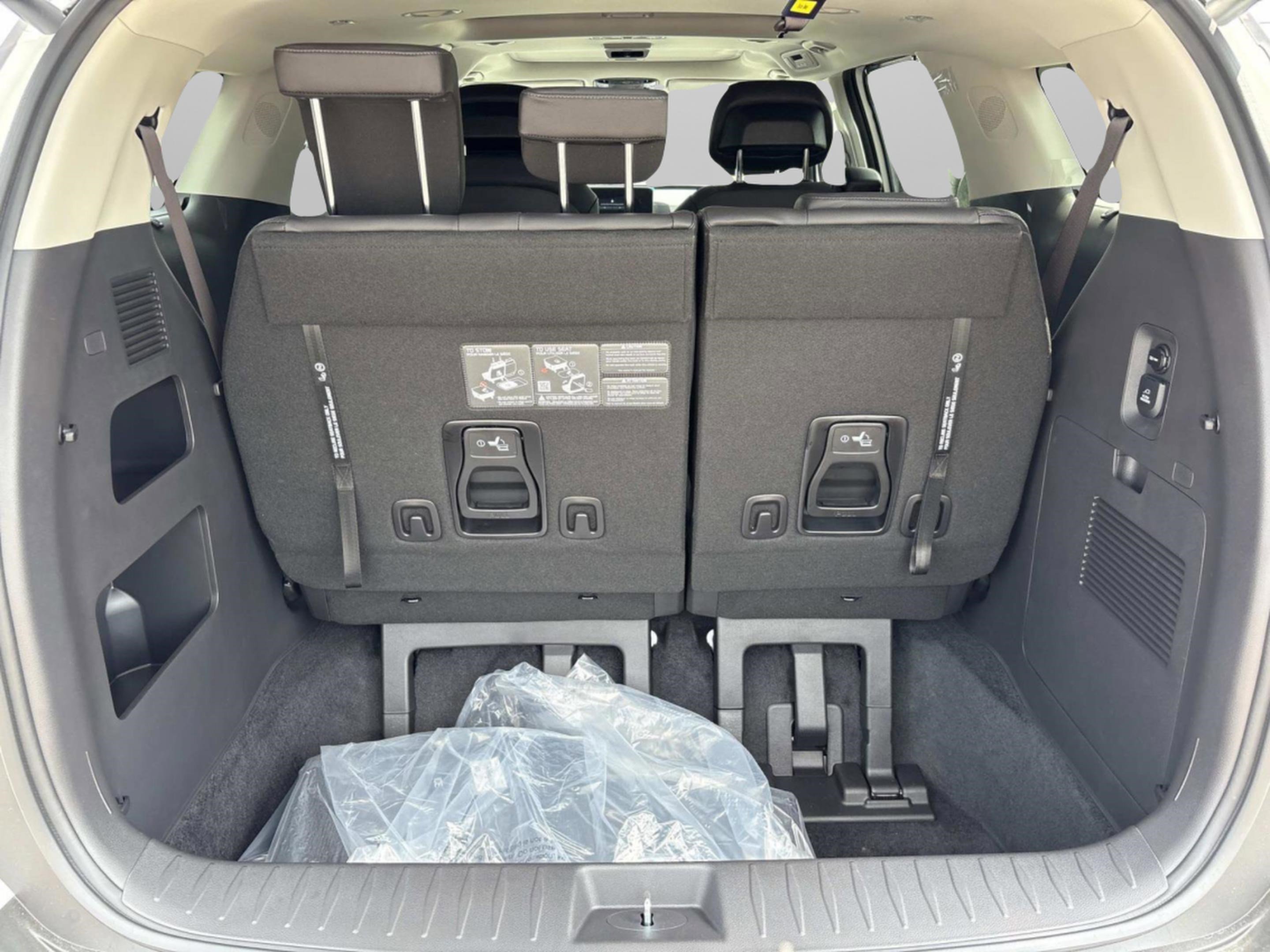 New 2026 Snow White Pearl Kia SX Prestige image 9